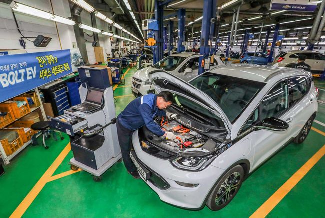 소비자 접점 넓히는 쉐보레 볼트 EV.