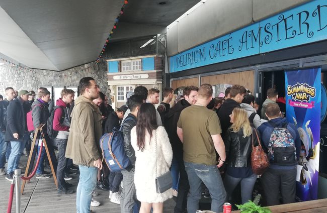 암스테르담의 한 카페에서 열린 '2019 서머너즈 워: 유럽투어’ /컴투스 제공.
