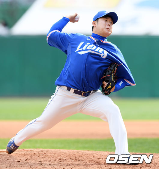 7일 오후 문학 SK 행복드림구장에서 '2019년 신한은행 마이카 KBO리그’ SK 와이번스와 삼성 라이온즈의 경기가 열렸다.  7회말 삼성 이승현이 역투하고 있다. / eastsea@osen.co.kr