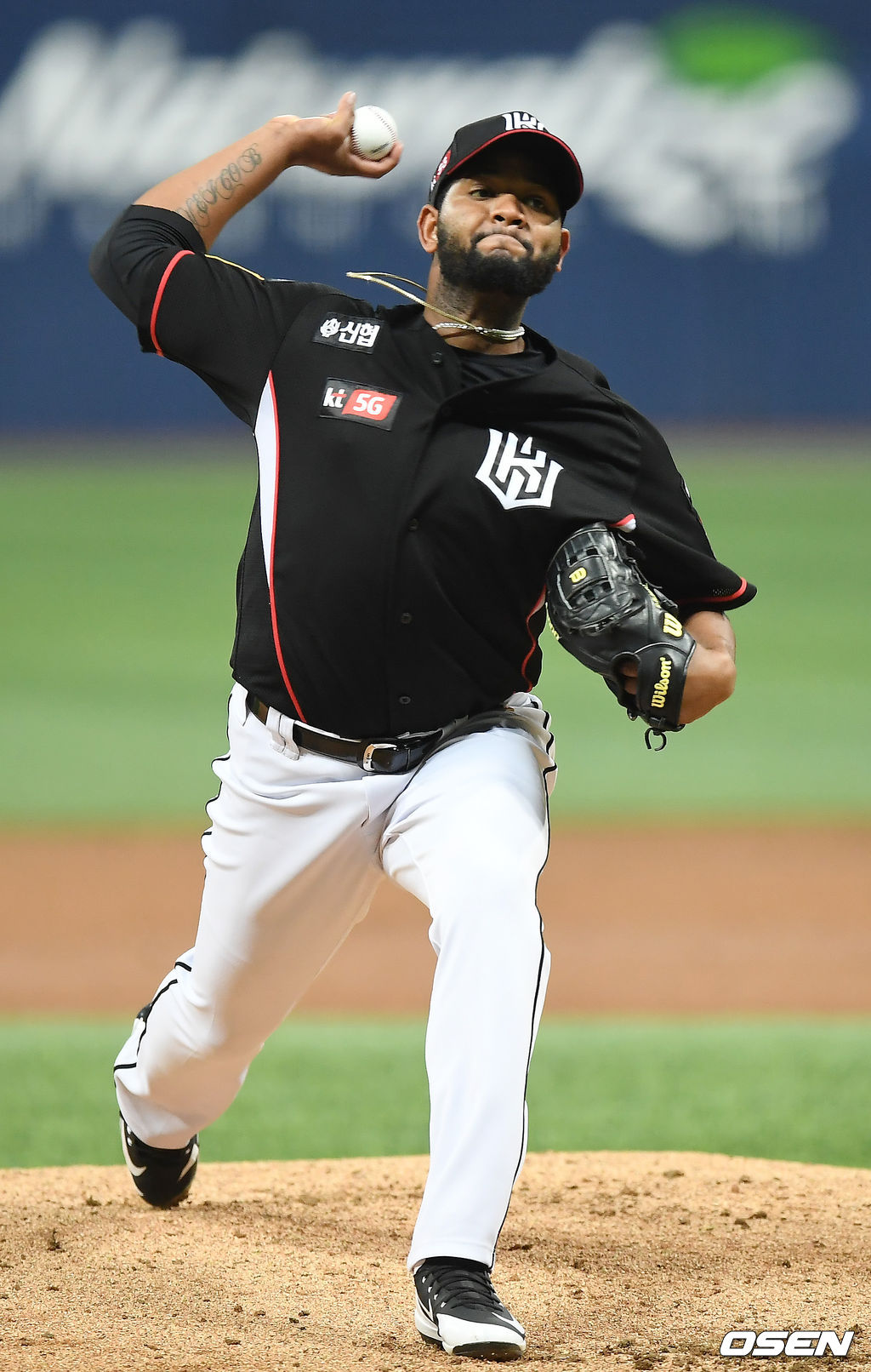 11일 오후 서울 고척스카이돔에서 ‘2019 신한은행 MY CAR KBO리그' 키움 히어로즈와 KT 위즈의 경기가 열렸다. 2회말 KT 알칸타라가 역투하고 있다. / youngrae@osen.co.kr