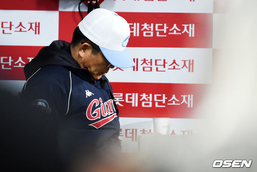 6회말 무사 1루 롯데 채태인의 병살타때 양상문 감독이 아쉬워하고 있다. / soul1014@osen.co.kr