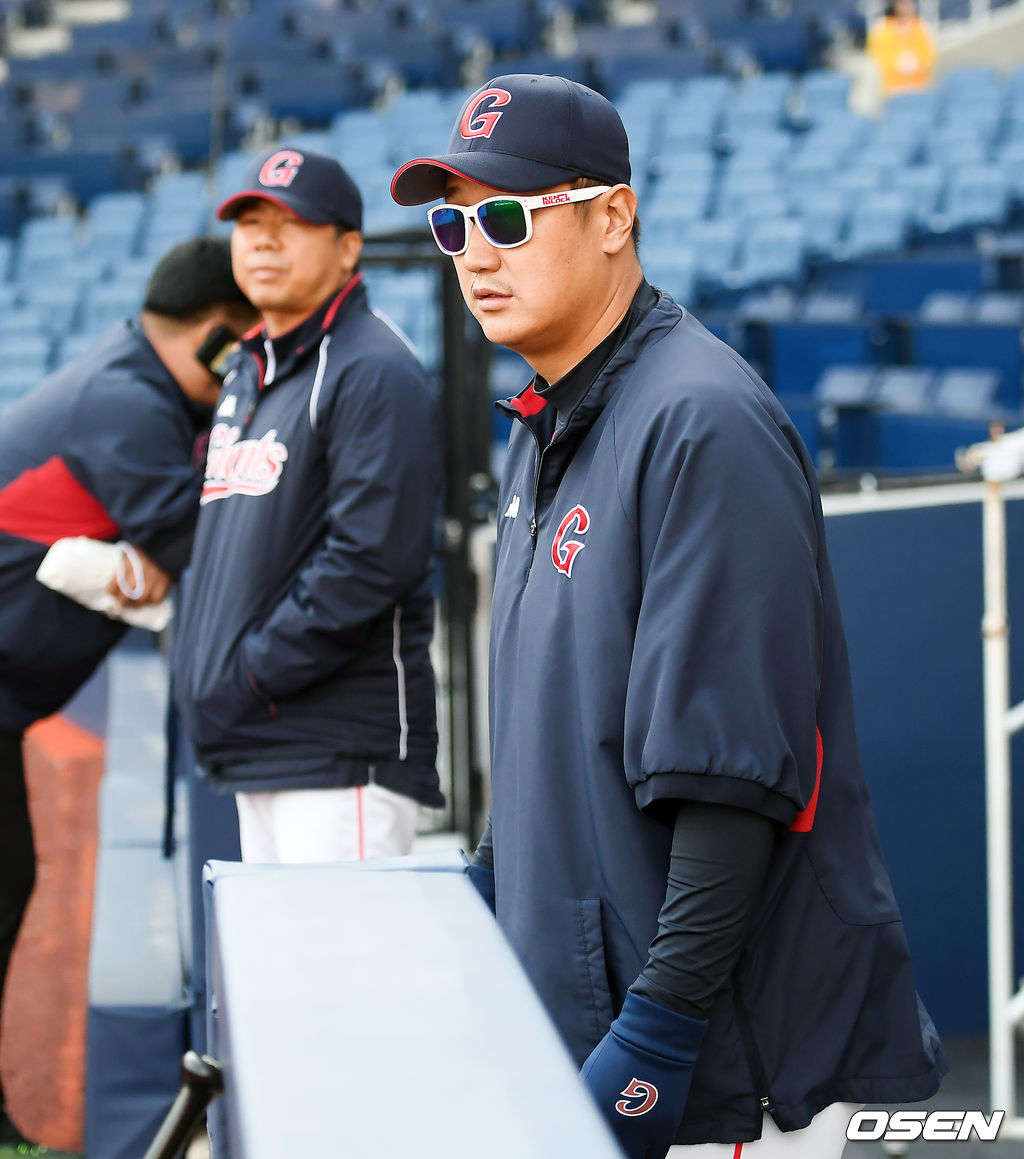 경기에 앞서 롯데 이대호가 훈련을 위해 이동하고있다. / soul1014@osen.co.kr