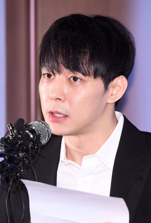 그룹 JYJ 멤버이자 배우 박유천이 기자회견장으로 입장하고 있다. /rumi@osen.co.kr