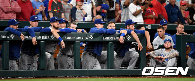 9회초 다저스 공격 때 더그아웃 표정이 어둡다. /세인트루이스(미국 미주리주)=최규한 기자 dreamer@osen.co.kr