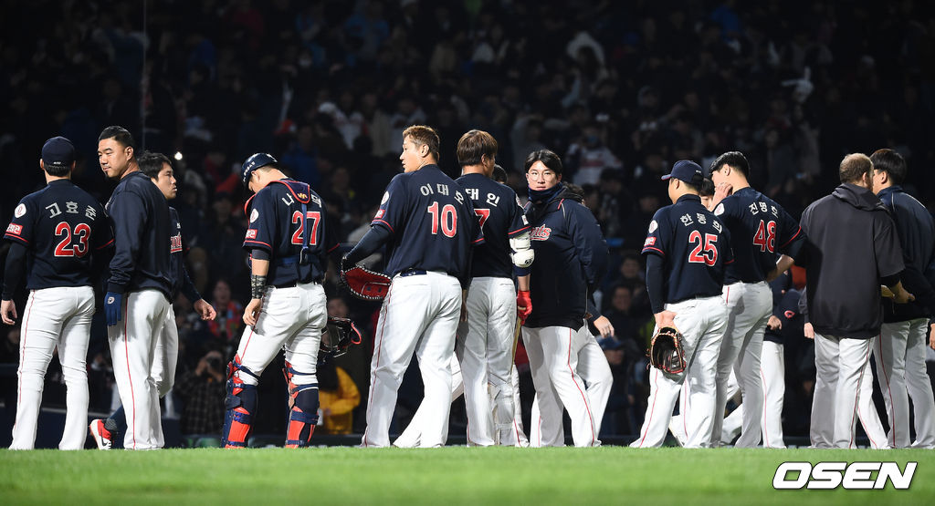 경기종료 후 롯데 선수들이 아쉬워하고 있다 / soul1014@osen.co.kr/