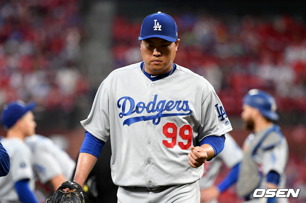 2회말 2사 세인트루이스 마일스 마이콜린스 타석에서 통증을 호소한 LA 류현진이 마운드를 내려가고 있다. /dreamer@osen.co.kr