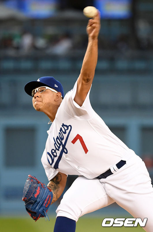 다저스 선발 훌리오 유리아스가 힘차게 공을 뿌리고 있다. /LA(미국 캘리포니아주)=최규한 기자 dreamer@osen.co.kr