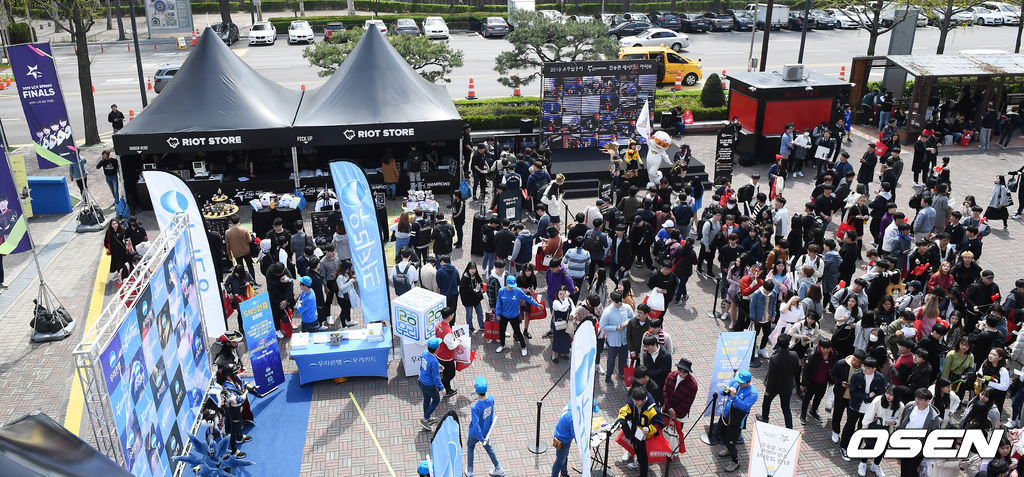 수많은 롤챔스 팬들이 경기 시작을 기다리고 있다.  / soul1014@osen.co.kr