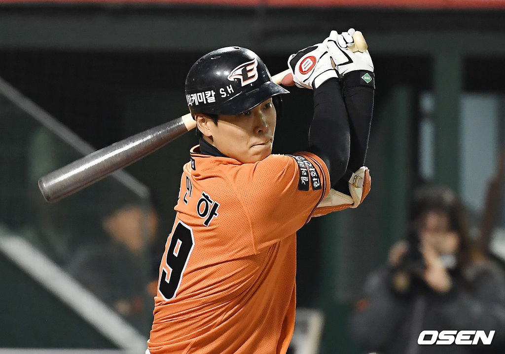 2회말 무사 1,3루 한화 김민하가 적시타를 때려내고 있다. / youngrae@osen.co.kr