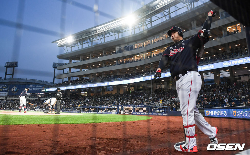 1회초 롯데 이대호가 대기타석에서 준비하고 있다  / soul1014@osen.co.kr