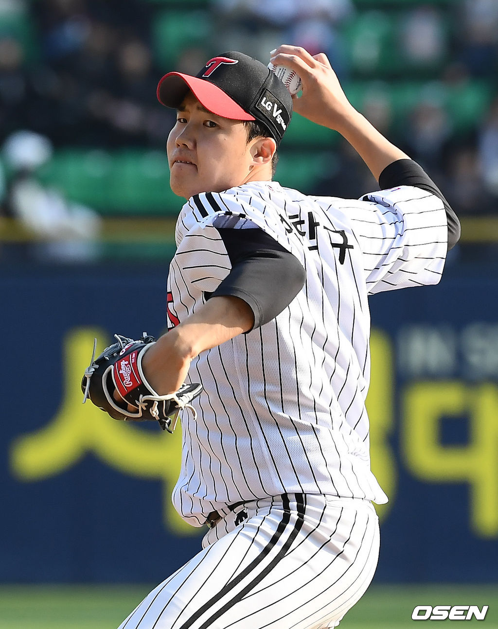 1회초 LG 선발투수 임찬규가 역투하고 있다. /  soul1014@osen.co.kr