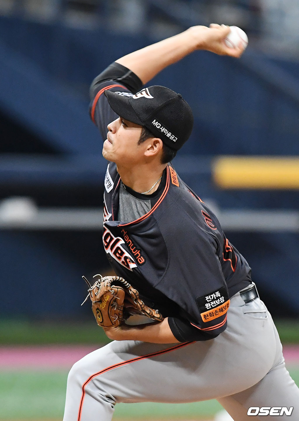 4회말 1사 주자 1,2루 키움 이지영 타석에서 한화 박주홍에 이어 마운드에 오른 이태양이 힘차게 공을 뿌리고 있다./rumi@osen.co.kr