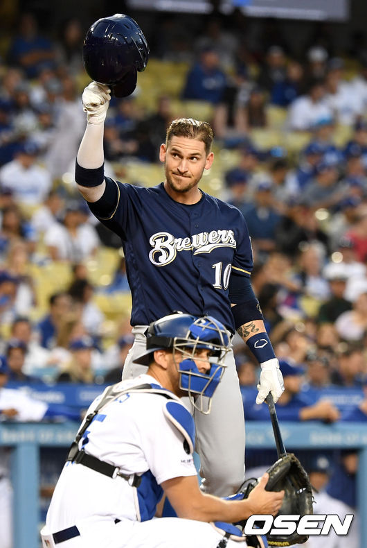 밀워키 야스마니 그랜달이 다저스 팬들에게 인사하고 있다. /LA(미국 캘리포니아주)=최규한 기자dreamer@osen.co.kr