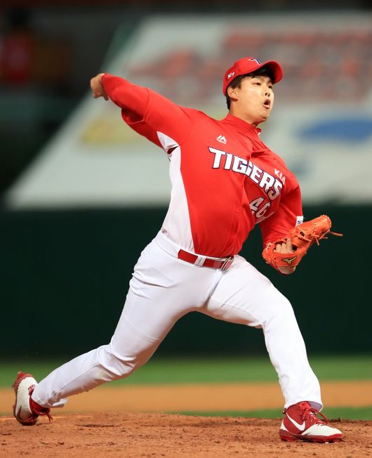 KIA 대졸신인 양승철이 13일 인천SK행복드림구장에서 SK를 상대로 데뷔등판해 첫 승을 따냈다. /KIA 타이거즈 제공  