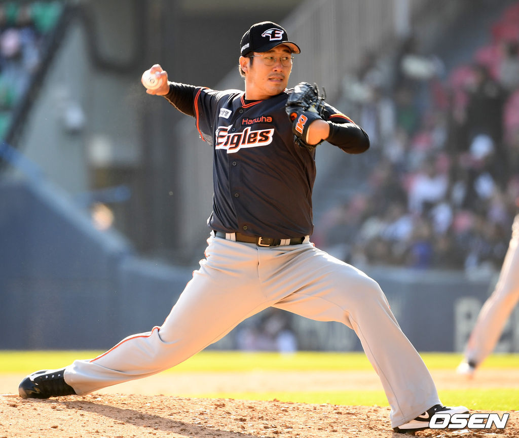 9회말 마운드에 오른 한화 투수 장민재가 힘차게 공을 뿌리고 있다./dreamer@osen.co.kr