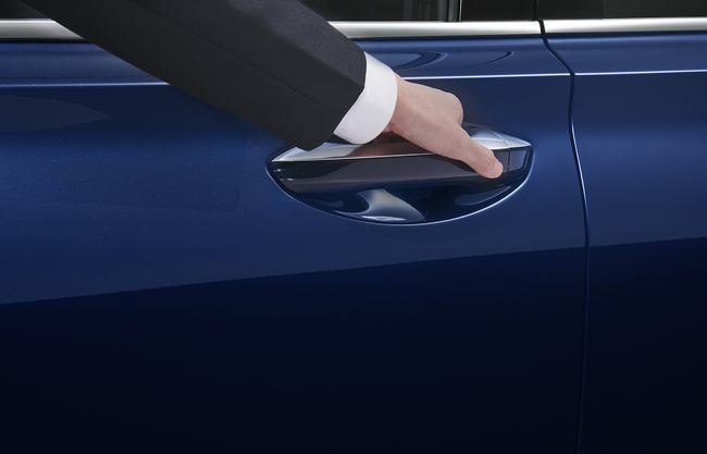 현대차가 중국 시장에 출시한 신형 싼타페 ‘셩다(胜达)’. 세계 최초로 지문인식 출입 및 시동 기능을 탑재했다.