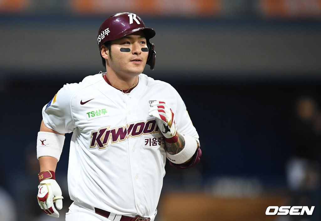 11일 오후 서울 고척스카이돔에서 ‘2019 신한은행 MY CAR KBO리그' 키움 히어로즈와 KT 위즈의 경기가 열렸다.1회말 2사 키움 박병호가 3루수 앞 땅볼로 14타석 연속출루를 마감하고 있다. / youngrae@osen.co.kr