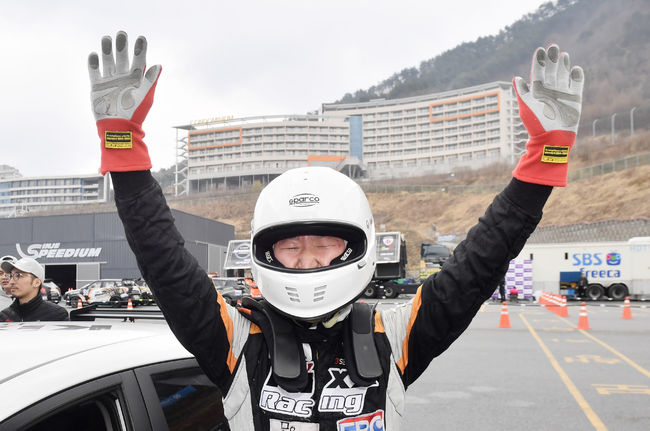 GT 200 클래스에서 대역전극을 펼치며 우승한 손호진.