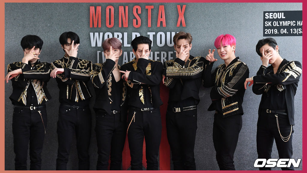 몬스타엑스가 포토타임을 하고 있다./jpnews@osen.co.kr