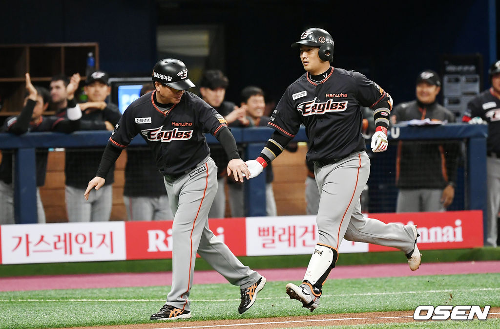 2회초 선두타자 한화 최재훈이 솔로 홈런을 날린 뒤 그라운드를 돌고 있다. /pjmpp@osen.co.kr