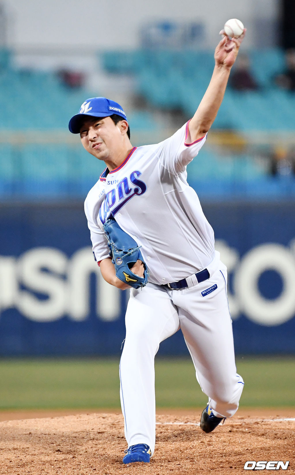 3일 오후 대구 삼성라이온즈파크에서 ’2018 신한은행 MY CAR KBO리그' 삼성 라이온즈와 KIA 타이거즈의 경기가 열렸다. 삼성 선발 최재홍이 힘차게 공을 뿌리고 있다./rumi@osen.co.kr