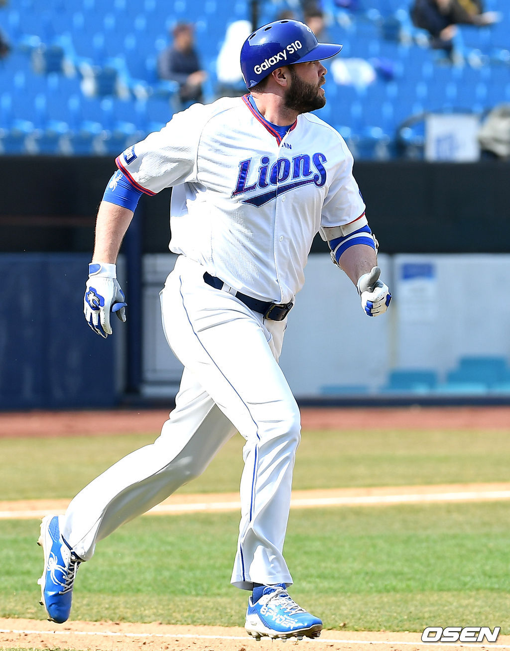 12일 오후 대구 삼성라이온즈파크에서 ‘2019 신한은행 MY CAR KBO리그’ 삼성 라이온즈와 kt wiz의 시범경기가 열렸다. 5회말 1사 2루 삼성 러프가 홈런성 타구를 바라보고 있다. 결과는 2루타. /pjmpp@osen.co.kr
