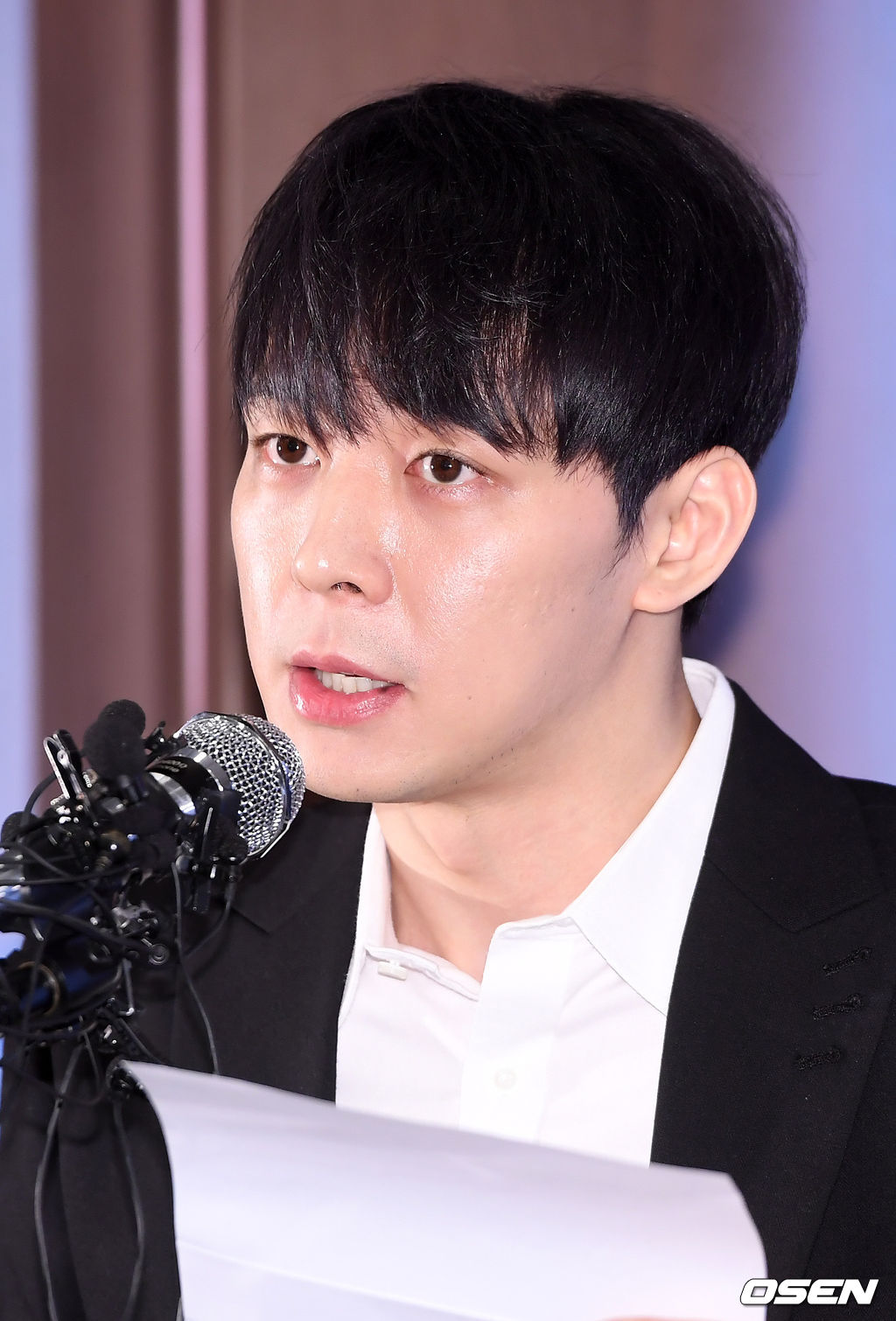 그룹 JYJ 멤버이자 배우 박유천이 기자회견장으로 입장하고 있다. /rumi@osen.co.kr