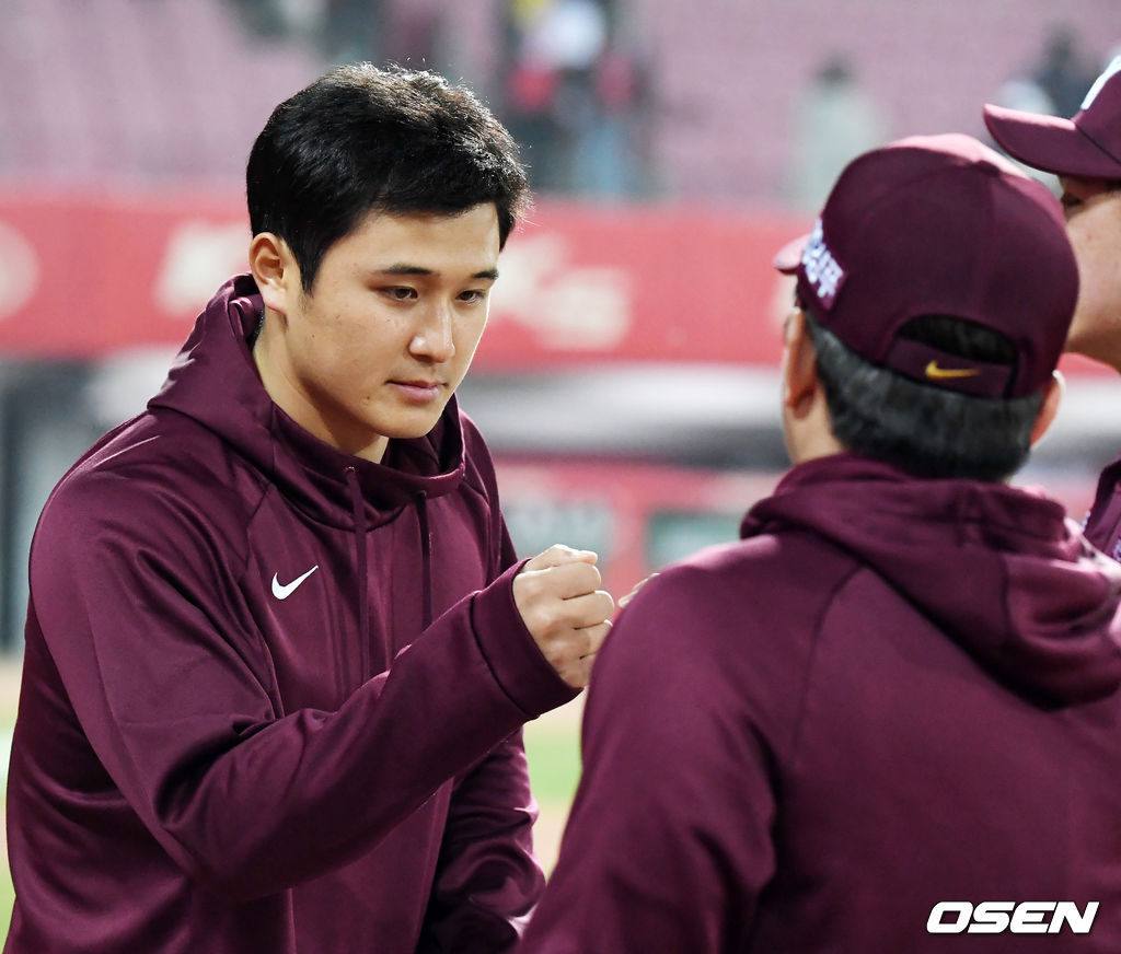 4월 6일 KIA전에서 승리 뒤 선수단과 하이파이브를 하는 최원태 [사진] 광주=민경훈 기자 rumi@osen.co.kr