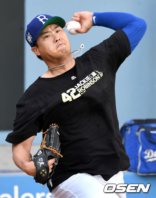 경기 시작을 앞두고 부상에서 회복 중인 다저스 류현진이 불펜 피칭을 하고 있다. /LA(미국 캘리포니아주)=최규한 기자 dreamer@osen.co.kr