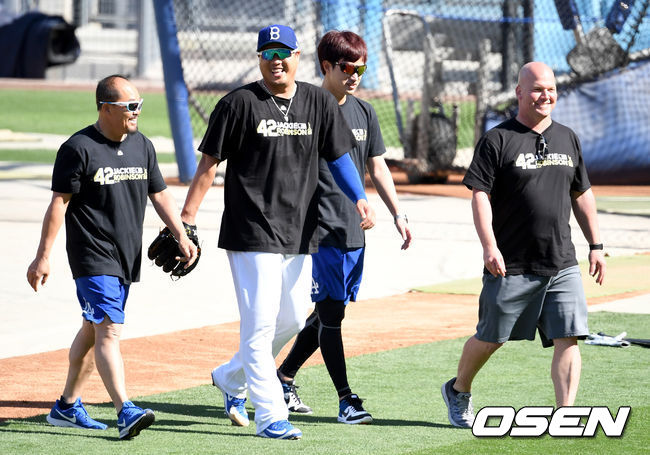 경기 시작을 앞두고 부상에서 회복 중인 다저스 류현진이 불펜 피칭을 하고 있다. /LA(미국 캘리포니아주)=최규한 기자 dreamer@osen.co.kr