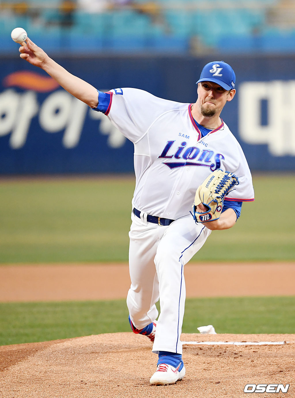 4일 오후 대구 삼성라이온즈파크에서 ’2019 신한은행 MY CAR KBO리그' 삼성 라이온즈와 KIA 타이거즈의 경기가 열렸다. 삼성 선발 맥과이어가 힘차게 공을 뿌리고 있다. /rumi@osen.co.kr