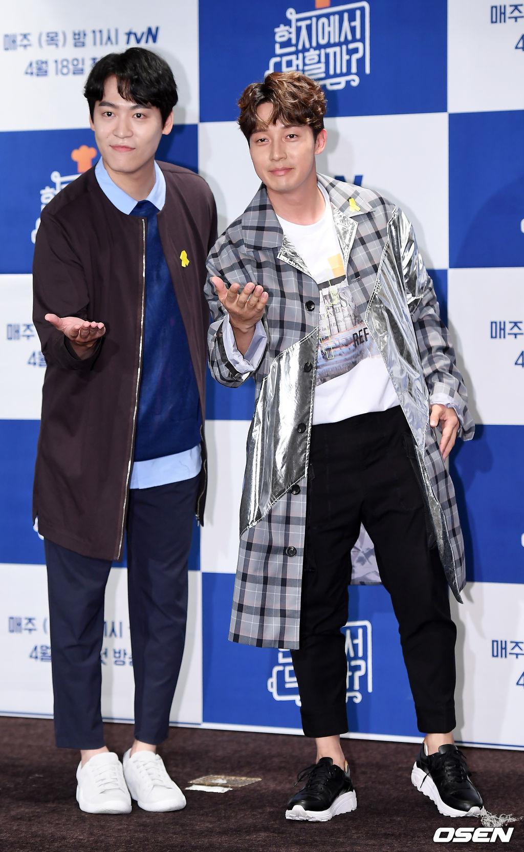 존박, 허경환이 포토타임을 갖고 있다. / youngrae@osen.co.kr