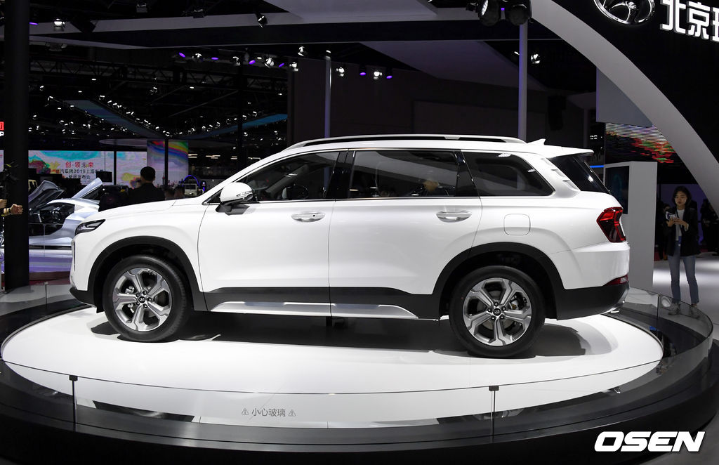 16일 상하이모터쇼 미디어데이에서 만나본 현대차 중국형 싼파페 셩다.