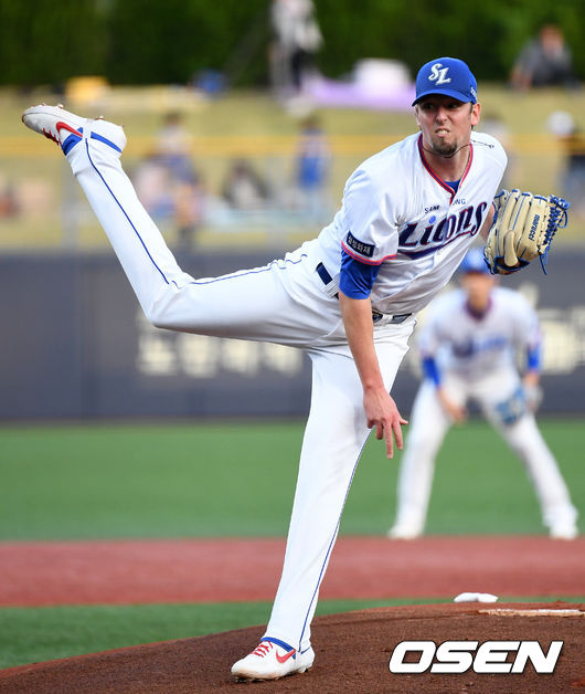 16일 오후 경상북도 포항야구장에서 ‘2019년 신한은행 마이카 KBO리그’ 삼성 라이온즈와 키움 히어로즈의 경기가 열렸다.  1회초 무사에서 삼성 선발투수 맥과이어가 역투하고 있다. /sunday@osen.co.kr