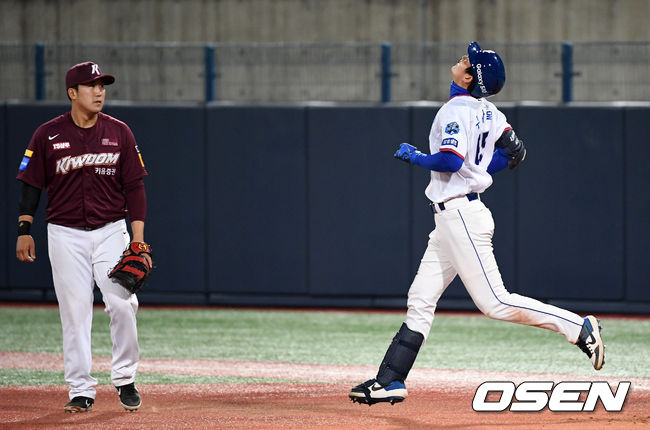 16일 오후 경상북도 포항야구장에서 ‘2019년 신한은행 마이카 KBO리그’ 삼성 라이온즈와 키움 히어로즈의 경기가 열렸다. 8회말 2사 만루에서 삼성 구자욱이 외야플라이로 물러나며 아쉬워하고 있다. /sunday@osen.co.kr