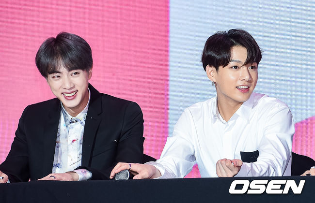 방탄소년단 진과 정국이 미소 짓고 있다. /  soul1014@osen.co.kr