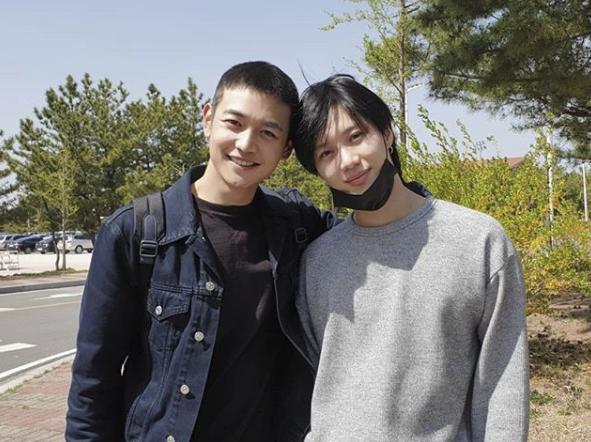 샤이니 민호의 입대 현장에 태민이 함께했다.