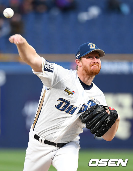 17일 오후 경상남도 창원NC파크에서 ‘2019년 신한은행 마이카 KBO리그’ NC 다이노스와 LG 트윈스의 경기가 열렸다. 1회초 무사에서 NC 선발투수 버틀러가 역투하고 있다. /sunday@osen.co.kr