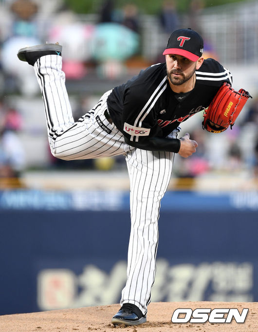 17일 오후 경상남도 창원NC파크에서 ‘2019년 신한은행 마이카 KBO리그’ NC 다이노스와 LG 트윈스의 경기가 열렸다. 1회말 무사에서 LG 선발투수 켈리가 역투하고 있다. /sunday@osen.co.kr