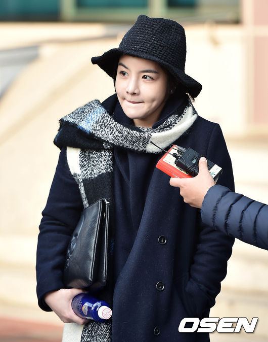 4일 오후 2시 20분 서울고등법원 제1별관 306호 법정에서 방송인 에이미의 출국명령처분취소 소송과 관련한 첫번째 변론기일이 열렸다. 방송인 에이미가 변론을 마치고 법원을 나서고 있다. /eastsea@osen.co.kr