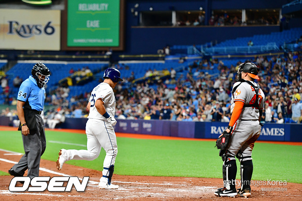 홈런을 치고 들어오는 최지만(2019/4/18)ⓒGettyimages(무단전재 및 재배포 금지)