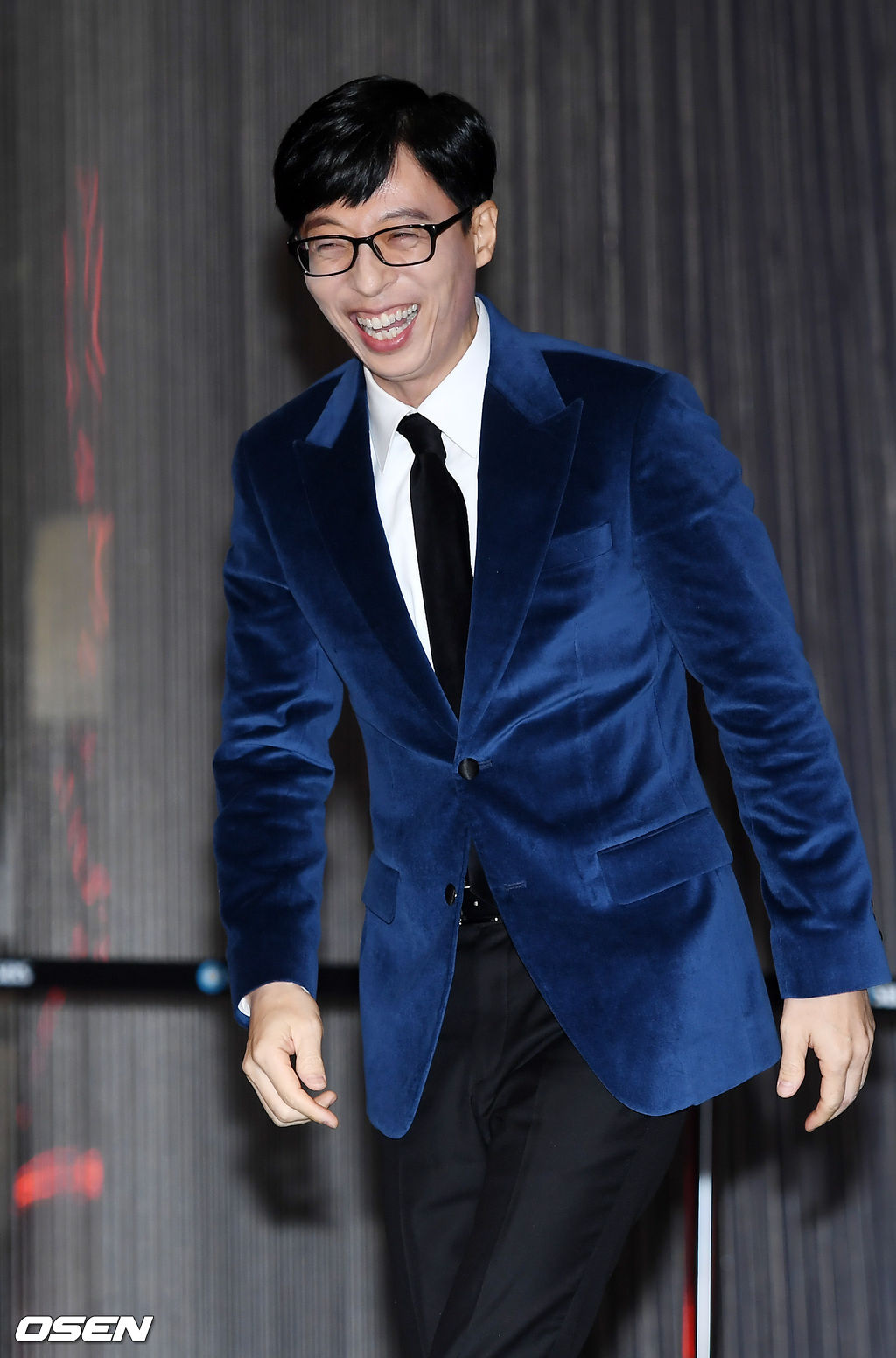 28일 오후 서울 마포구 SBS 프리즘타워 로비에서 진행된 '2018 SBS 연예대상' 포토월 행사에서 유재석이 환하게 웃고 있다./ rumi@osen.co.kr