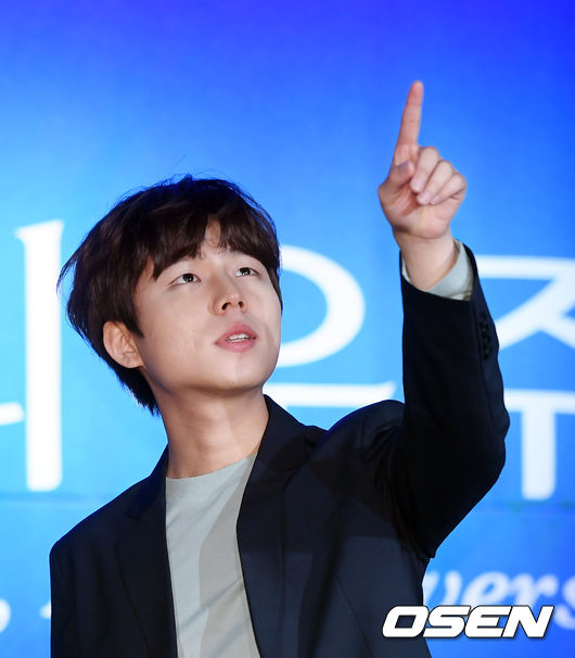 가수 정승환이 참석해 포토타임을 갖고 있다. / eastsea@osen.co.kr