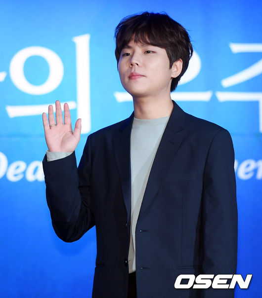 가수 정승환이 참석해 포토타임을 갖고 있다. / eastsea@osen.co.kr