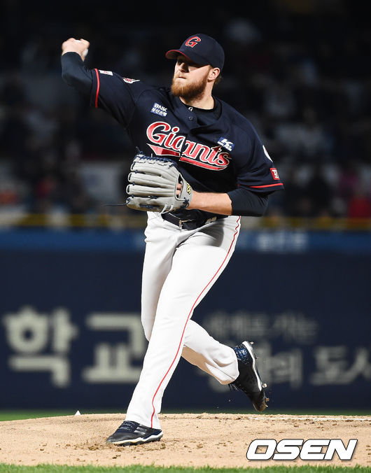롯데 선발투수 톰슨이 역투하고 있다. / soul1014@osen.co.kr/