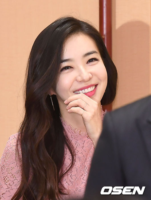 배우 박선영이 16일 오후 서울 목동 SBS에서 진행된 SBS 새 미니드라마 '초인가족 2017' 제작발표회에 참석해 포토타임을 갖고 있다. / youngrae@osen.co.kr