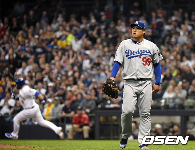 5회말 무사에서 LA 류현진이 밀워키 매니 피냐에게 좌전 2루타를 허용하고 있다. /dreamer@osen.co.kr