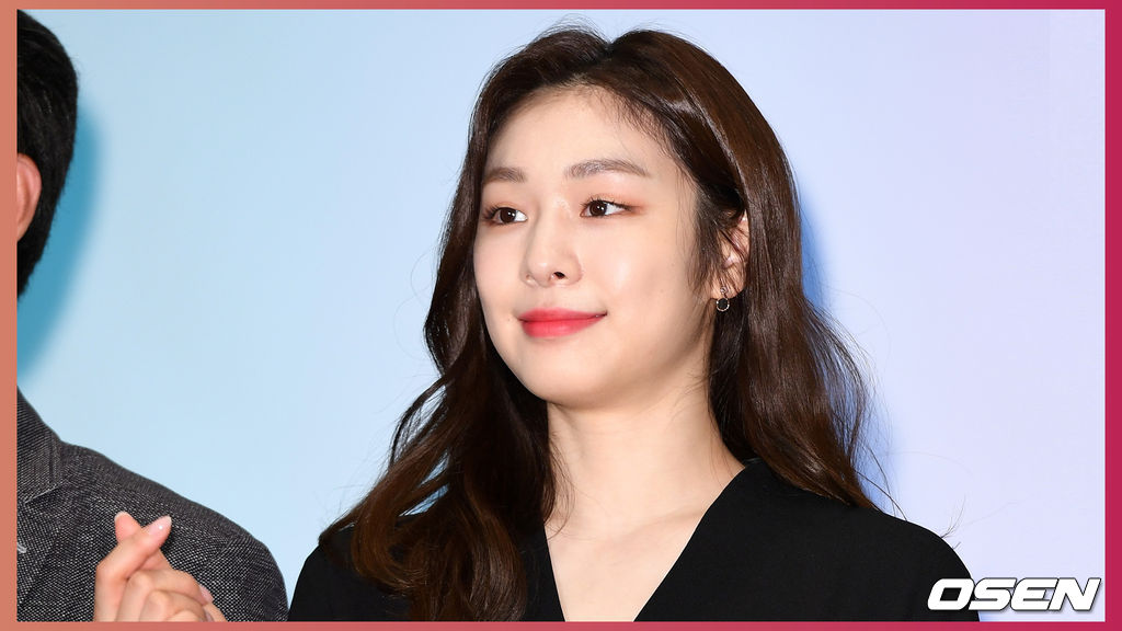 22일 오후 서울 중구 SKT타워에서 ‘SKT 행복커뮤니티 론칭 세레모니’가 열렸다.전 피겨스케이팅선수 김연아가 포토타임을 갖고 있다. /sunday@osen.co.kr