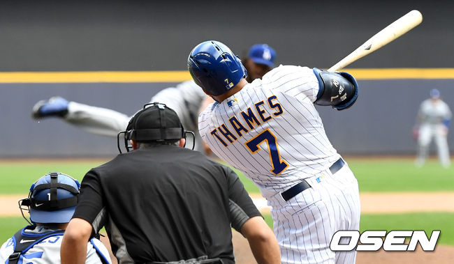 8회말 2사 2, 3루 상황 대타로 나선 밀워키 에릭 테임즈가 동점 중월 스리런포를 날리고 있다. /dreamer@osen.co.kr