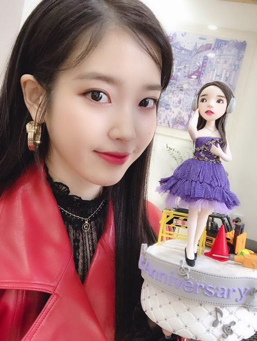 6년 연속 소니 오디오 브랜드 모델이 된 가수 아이유.